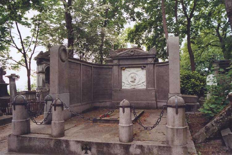 Могила маршала Нея на кладбище Пер Лашез.
